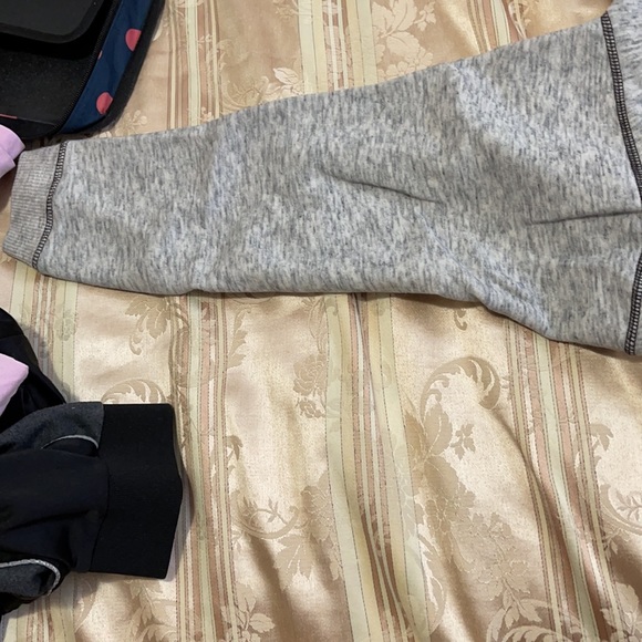 medium women hollister crewneck - Picture 7 of 8